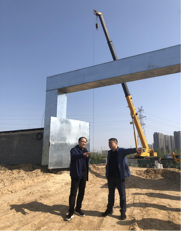 鄭州市建設(shè)投資集團(tuán)有限公司黨委委員、副總經(jīng)理張巖到侯寨新鎮(zhèn)區(qū)安置區(qū)調(diào)研項(xiàng)目建設(shè)工作